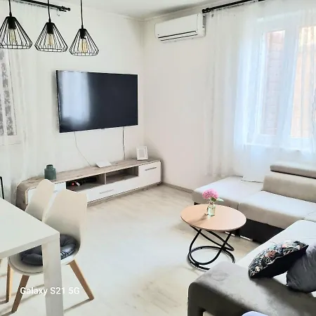 Sara Apartment *