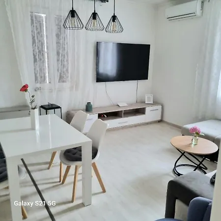 Sara Apartment *